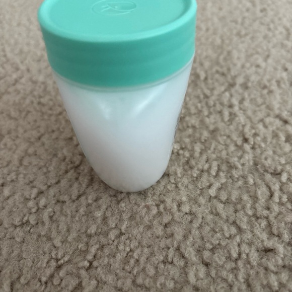 New Pond's Cold Cream Cleanser and Makeup Remover 3.5 oz hypoallergenic - Picture 5 of 9